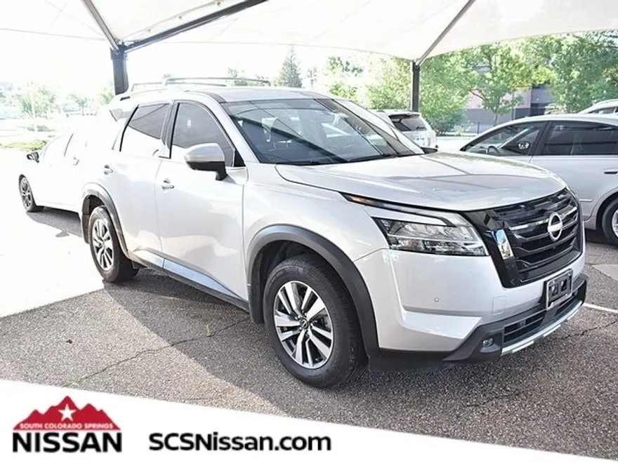 2024 Nissan Pathfinder SL photo 1