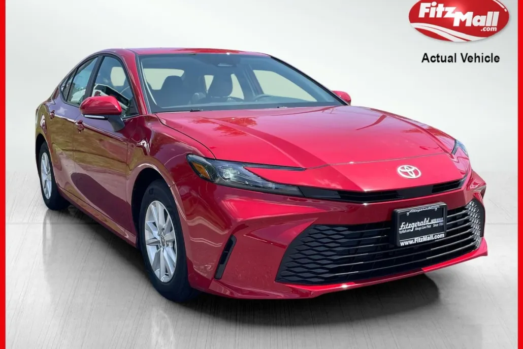 2025 Toyota Camry LE photo 1