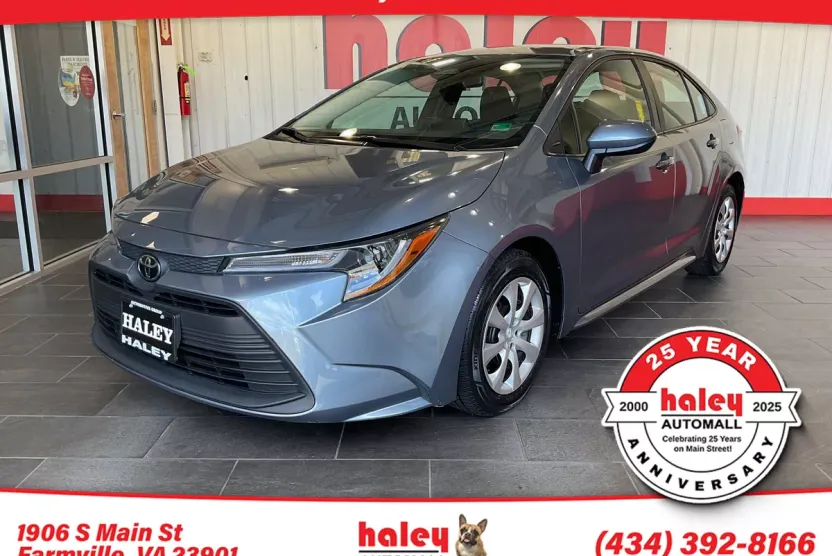 2024 Toyota Corolla LE photo 1