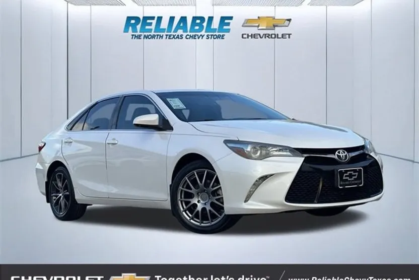 2016 Toyota Camry XLE photo 1