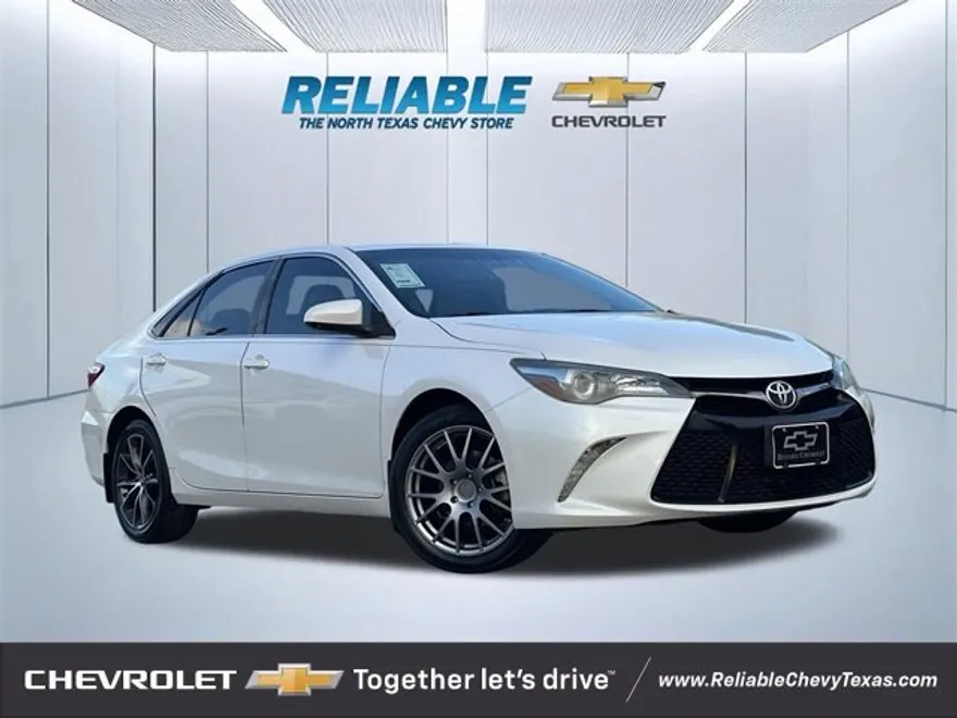 2016 Toyota Camry XLE photo 1