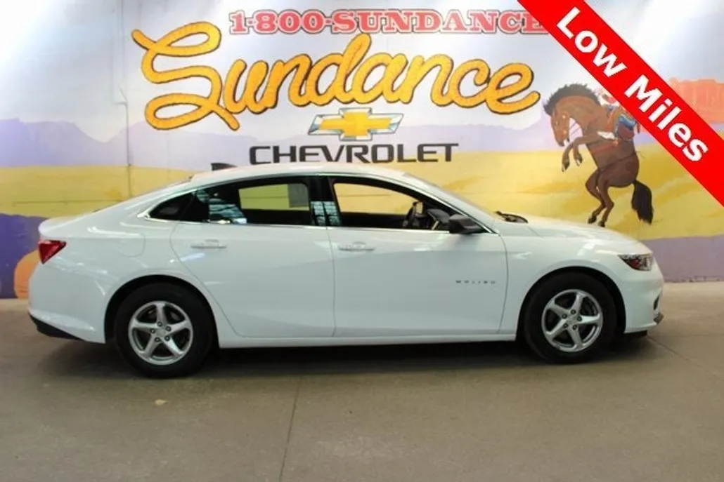 2017 Chevrolet Malibu LS photo 1