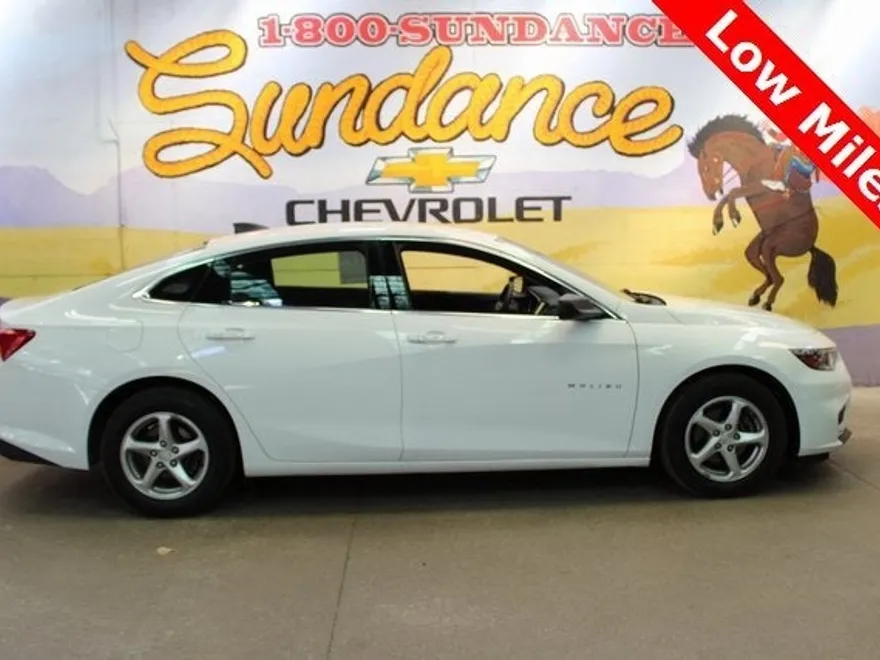 2017 Chevrolet Malibu LS photo 1