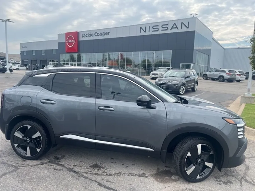 2025 Nissan Kicks SR photo 1