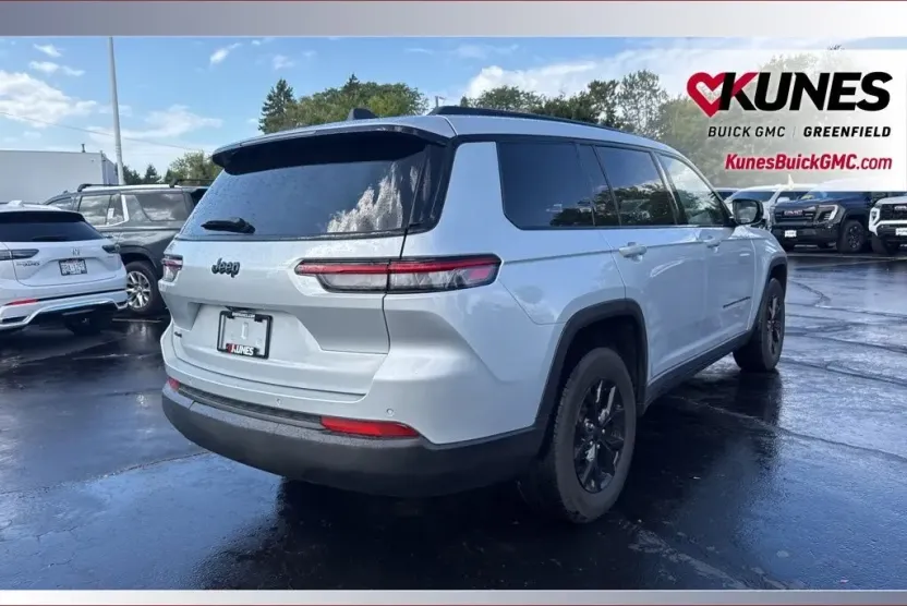 2024 Jeep Grand Cherokee Altitude photo 1