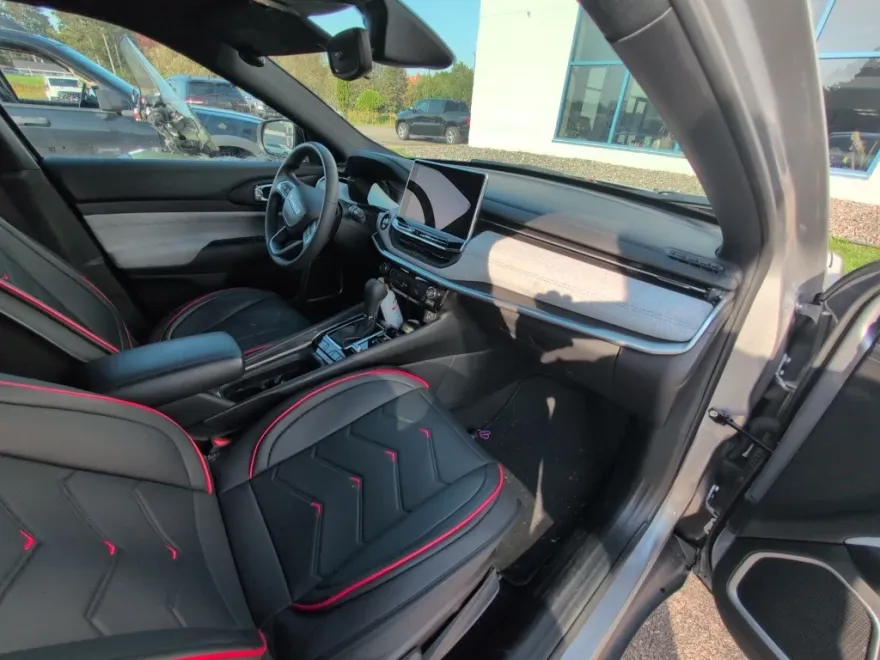 2024 Jeep Compass Sport photo 1