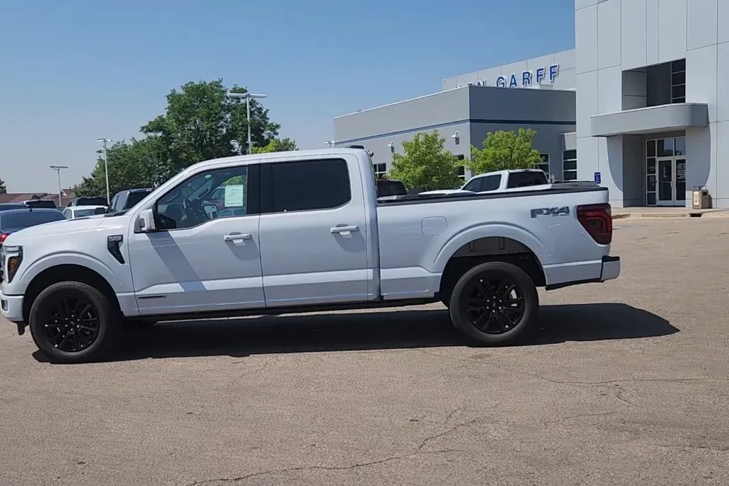2025 Ford F-150 Platinum photo 1
