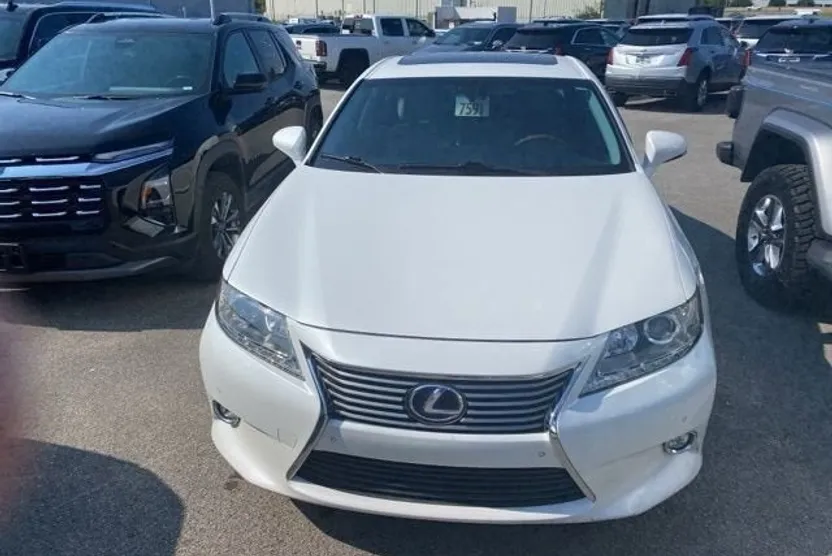 2014 Lexus ES 300h photo 1