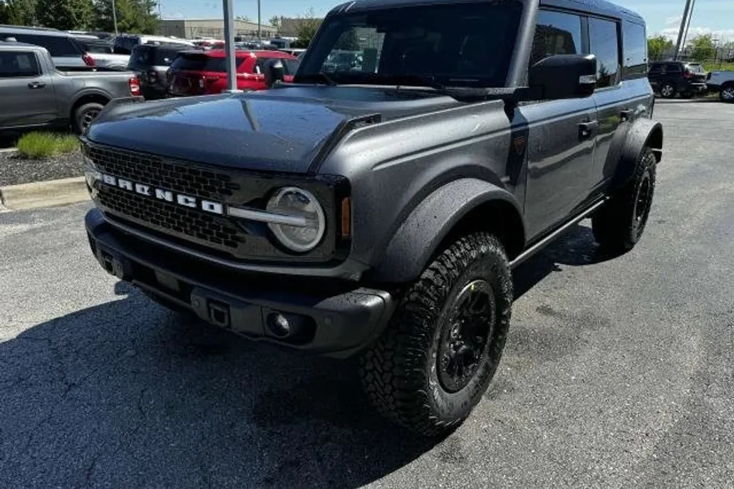 2025 Ford Bronco Badlands photo 1