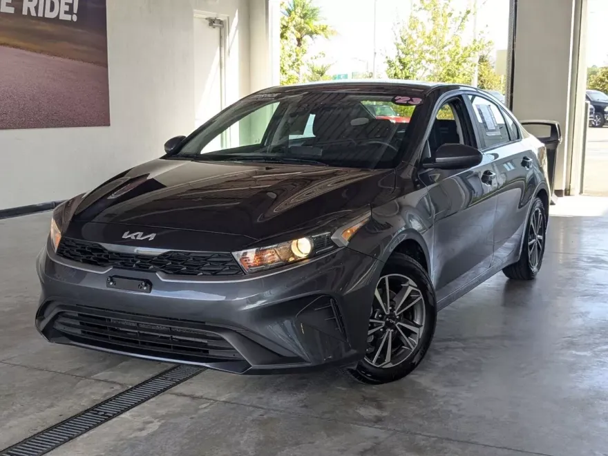 2023 Kia Forte LXS photo 1