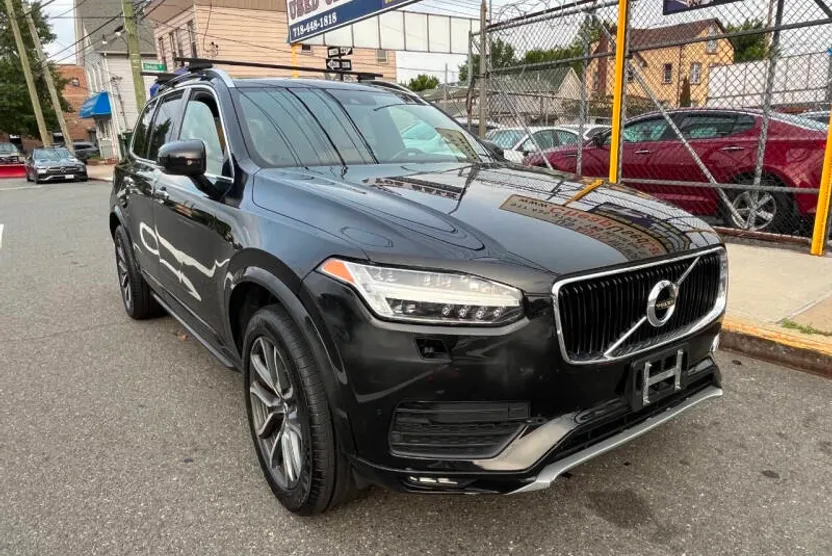 2016 Volvo XC90 T6 Momentum photo 1