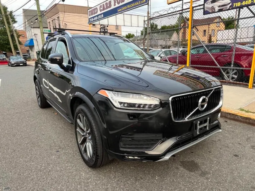 2016 Volvo XC90 T6 Momentum photo 1