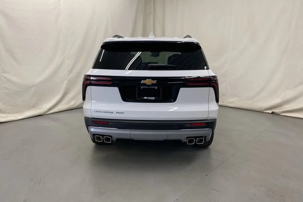 2026 Chevrolet Traverse photo 1