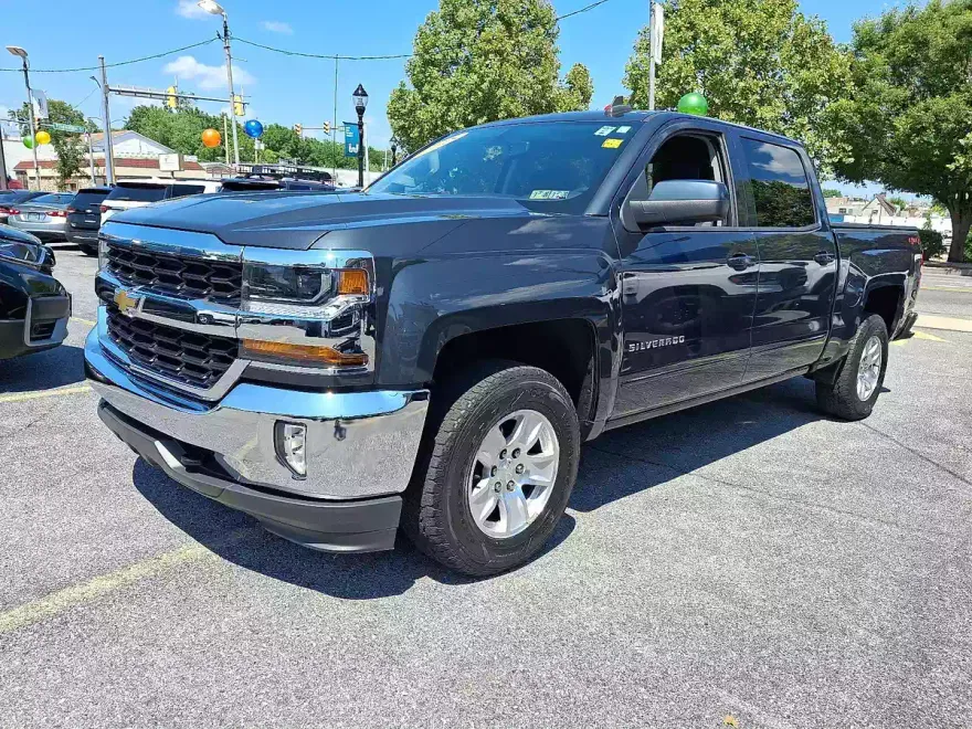 2018 Chevrolet Silverado 1500 LT photo 1