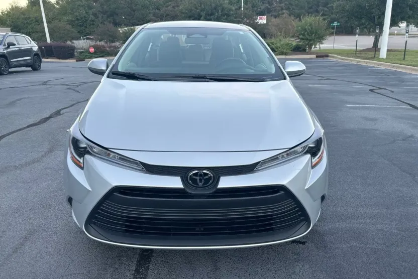 2024 Toyota Corolla LE photo 1