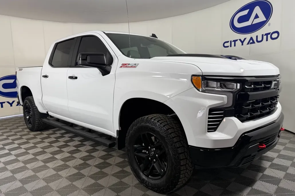 2024 Chevrolet Silverado 1500 LT Trail Boss photo 1