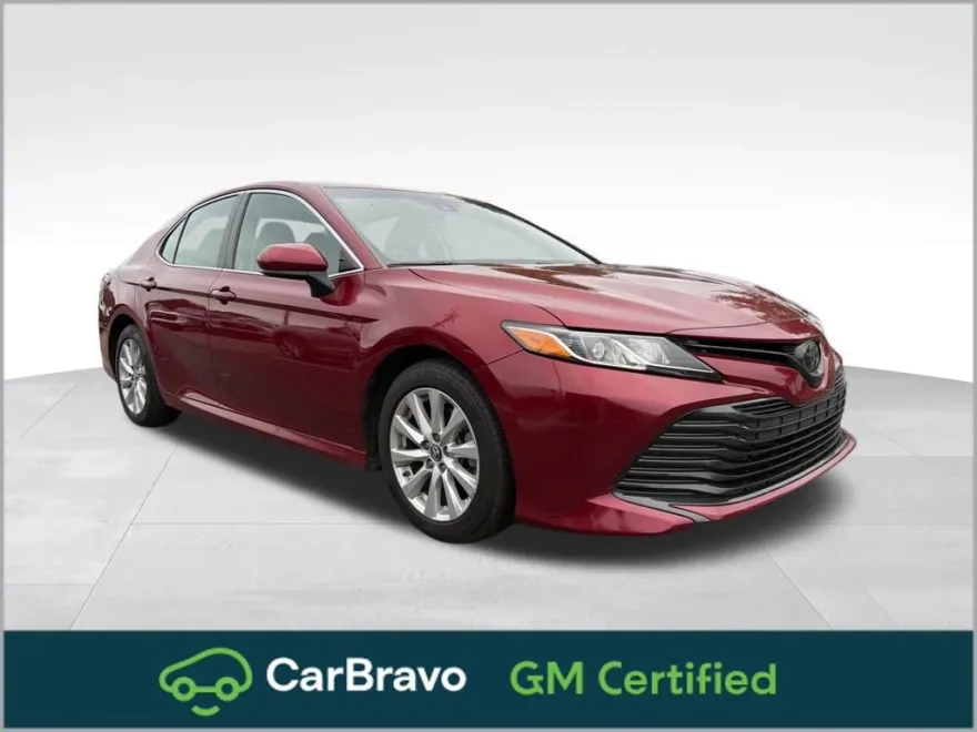 2019 Toyota Camry LE photo 1