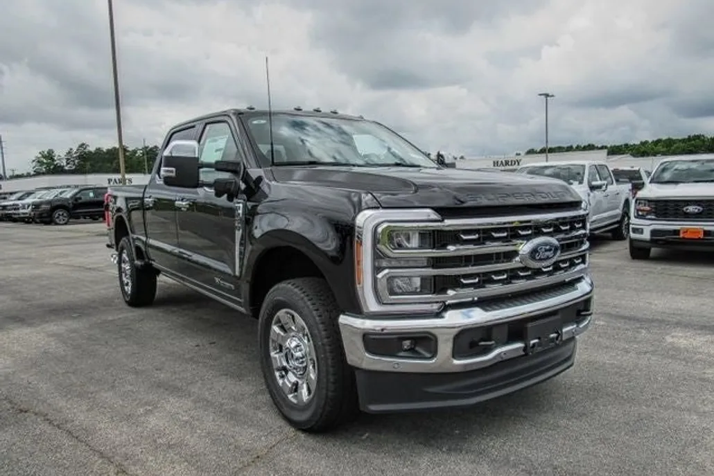 2025 Ford F-250 Lariat photo 1