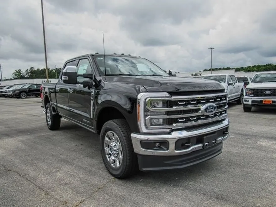 2025 Ford F-250 Lariat photo 1