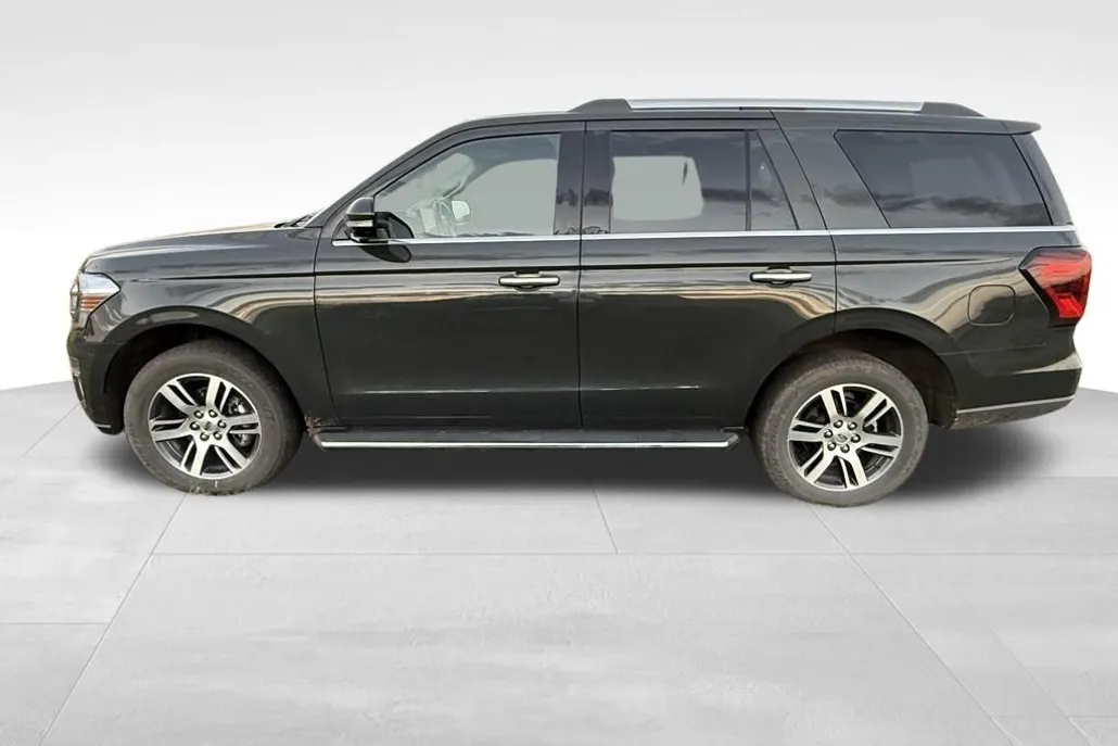 2022 Ford Expedition Limited photo 1