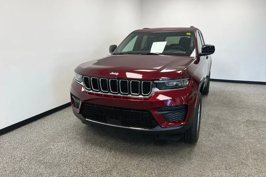2025 Jeep Grand Cherokee Laredo photo 1