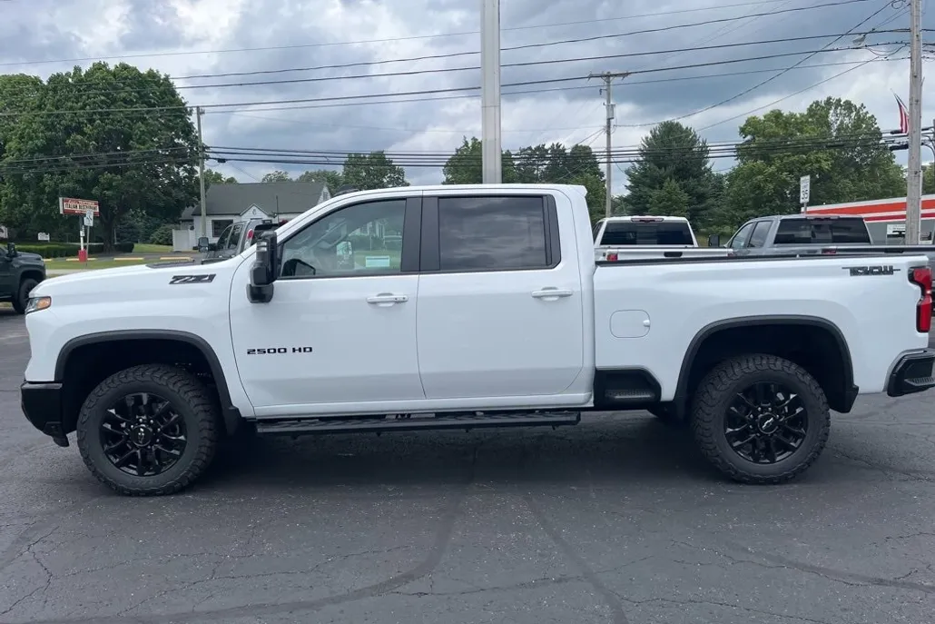 2025 Chevrolet Silverado 2500HD LT photo 1