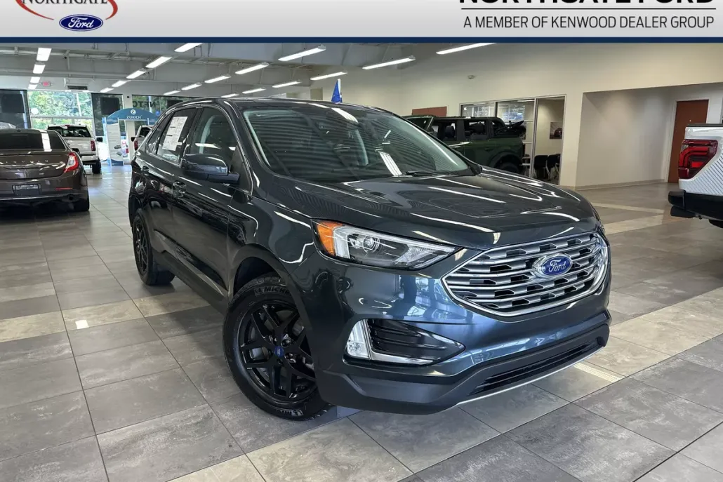 2022 Ford Edge SEL photo 1