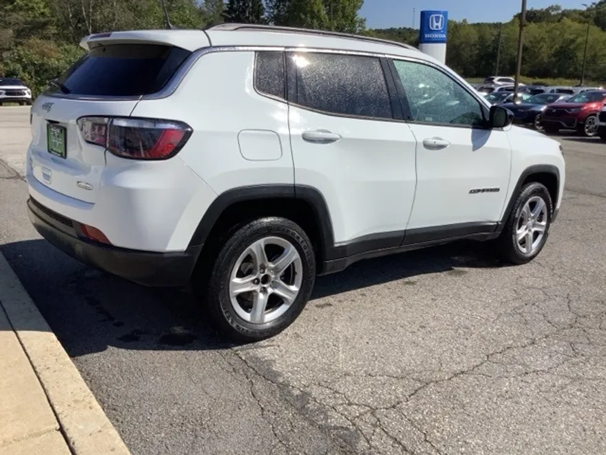 2024 Jeep Compass Latitude photo 1