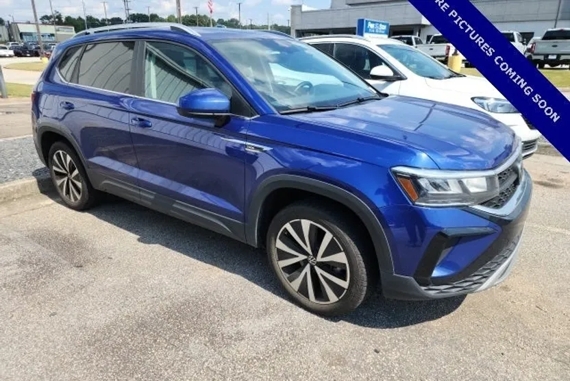 2023 Volkswagen Taos SE photo 1
