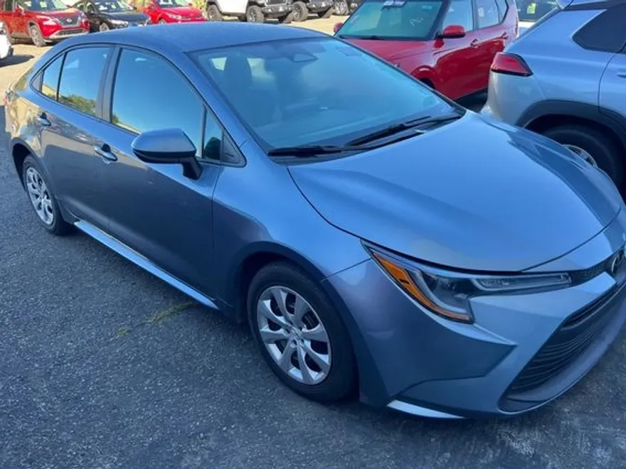 2023 Toyota Corolla LE photo 1