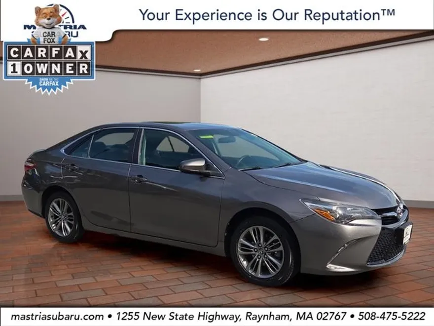 2017 Toyota Camry SE photo 1
