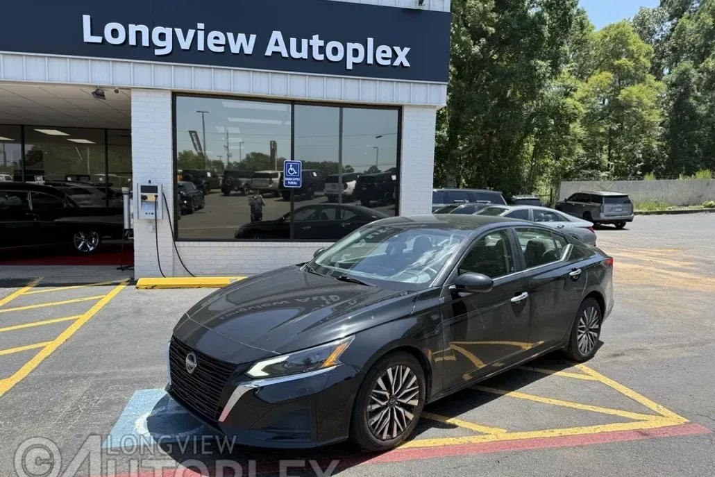 2023 Nissan Altima 2.5 SV photo 1