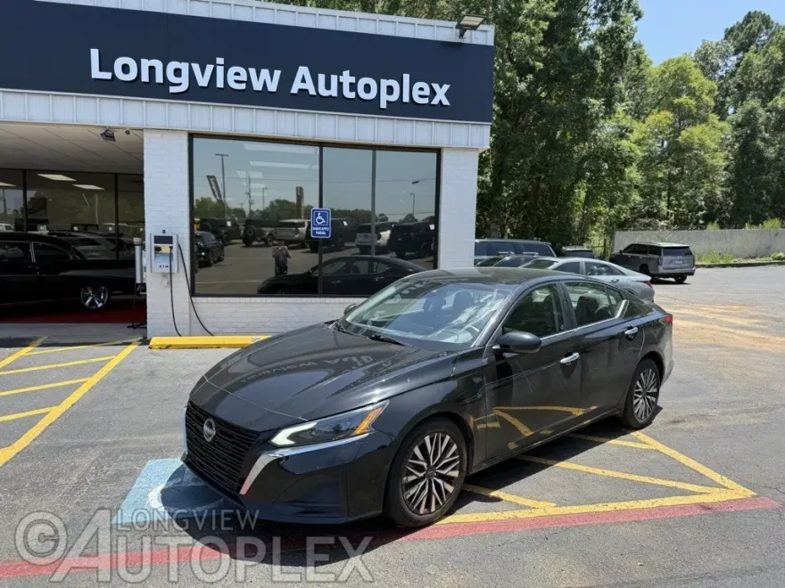 2023 Nissan Altima 2.5 SV photo 1