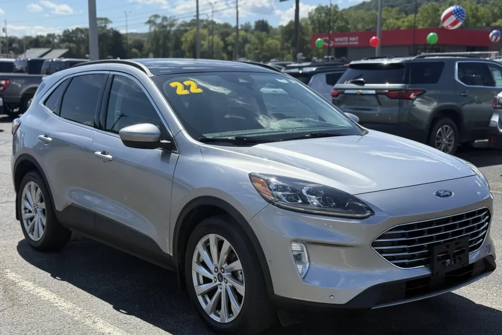 2022 Ford Escape Hybrid Titanium photo 1