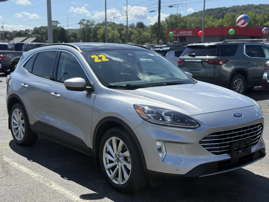 2022 Ford Escape Hybrid Titanium photo 1