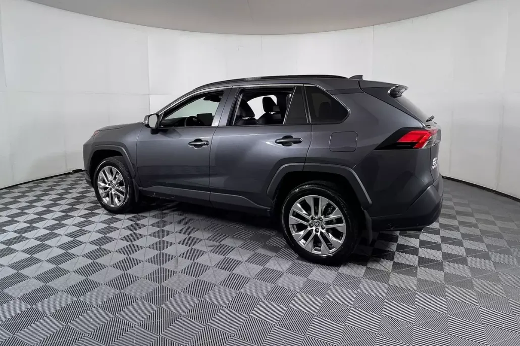 2024 Toyota RAV4 XLE Premium photo 1