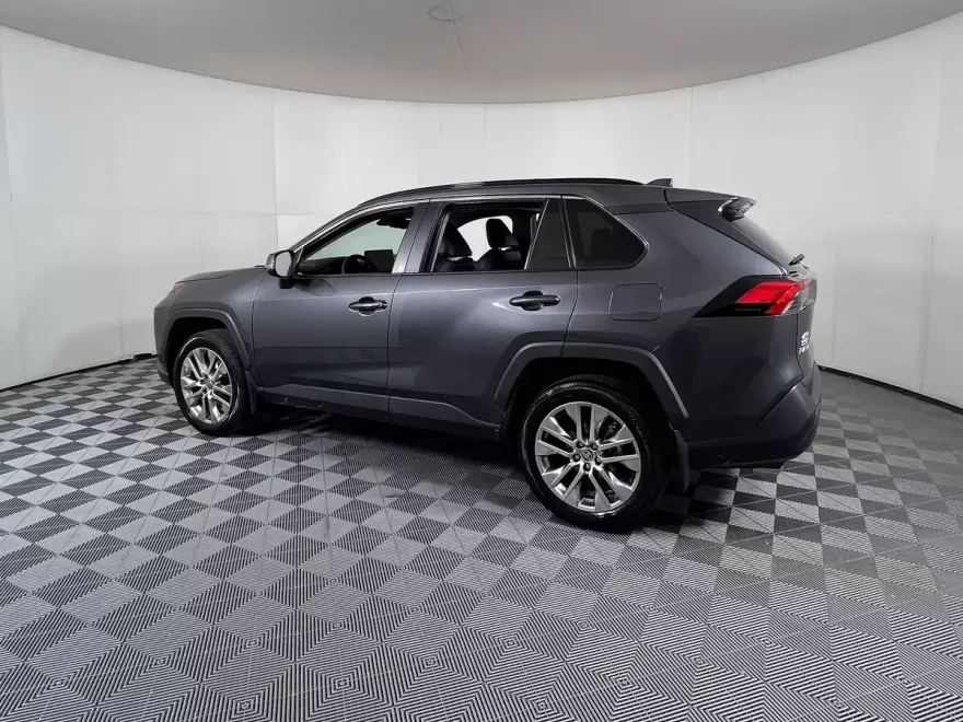 2024 Toyota RAV4 XLE Premium photo 1