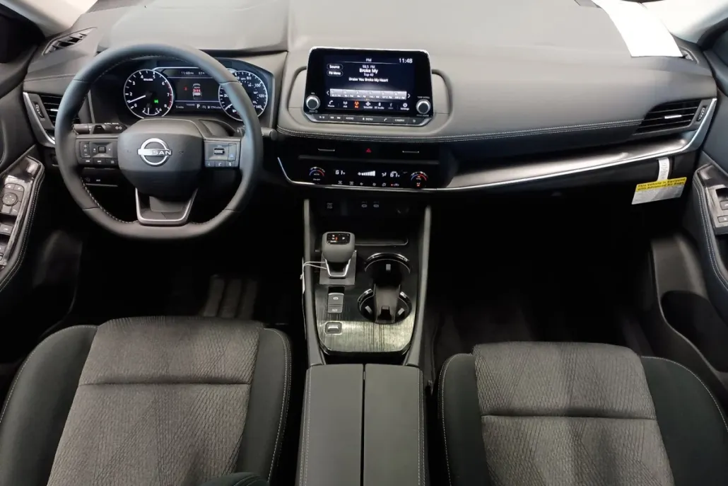 2026 Nissan Rogue SV photo 1