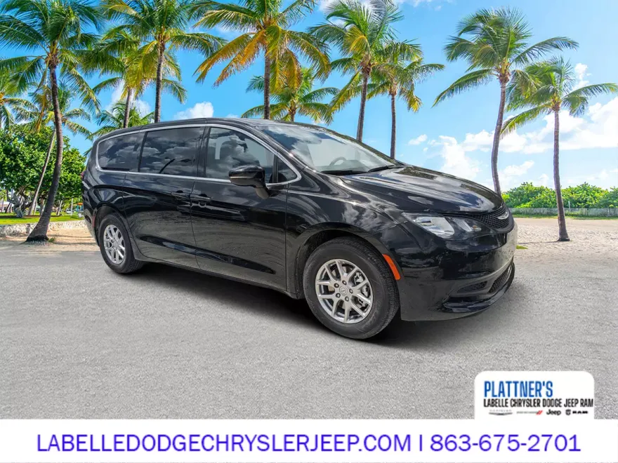2025 Chrysler Voyager LX photo 1