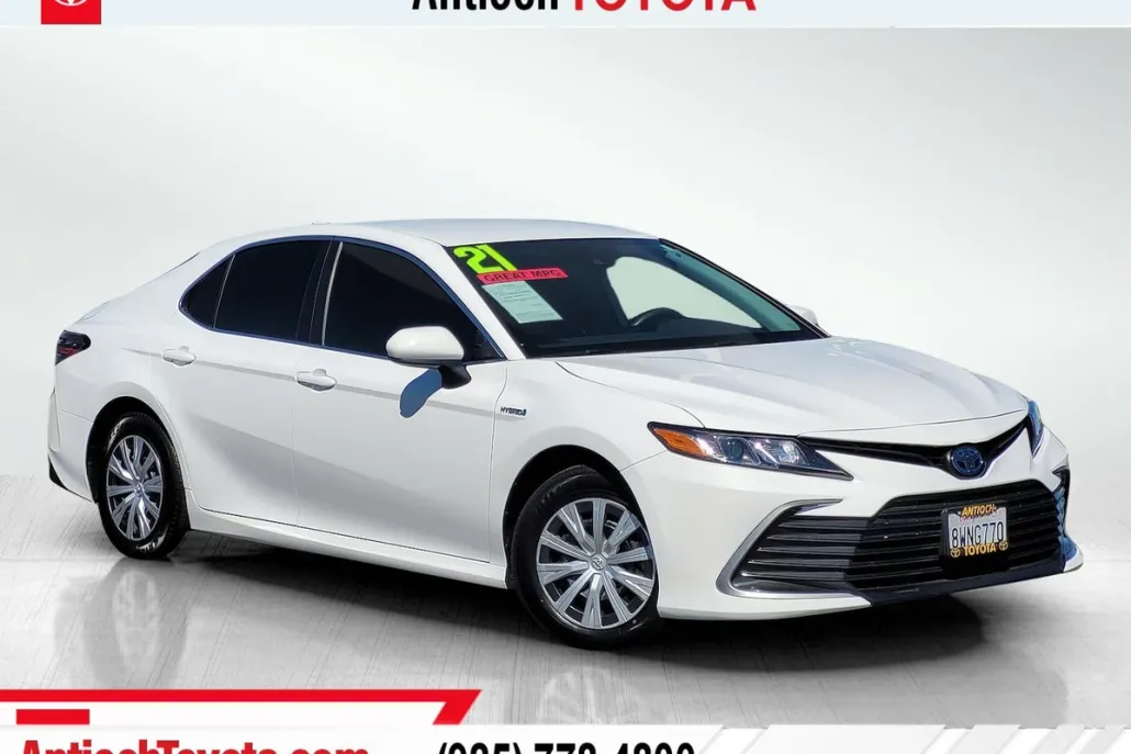 2021 Toyota Camry Hybrid LE photo 1