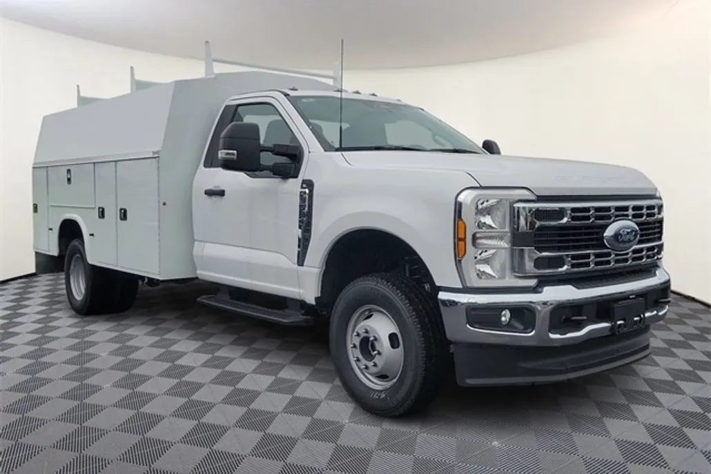 2024 Ford F-350 XL photo 1