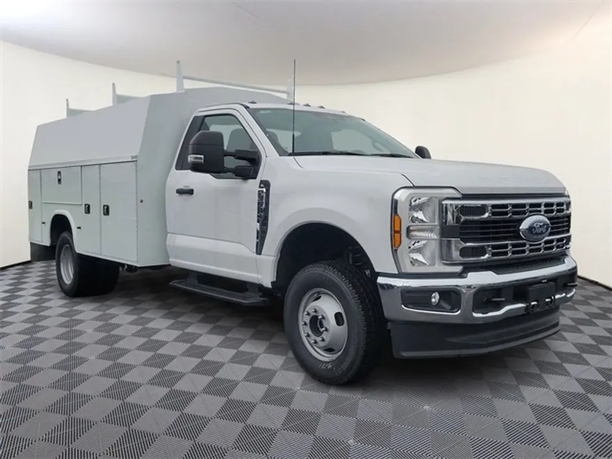 2024 Ford F-350 XL photo 1