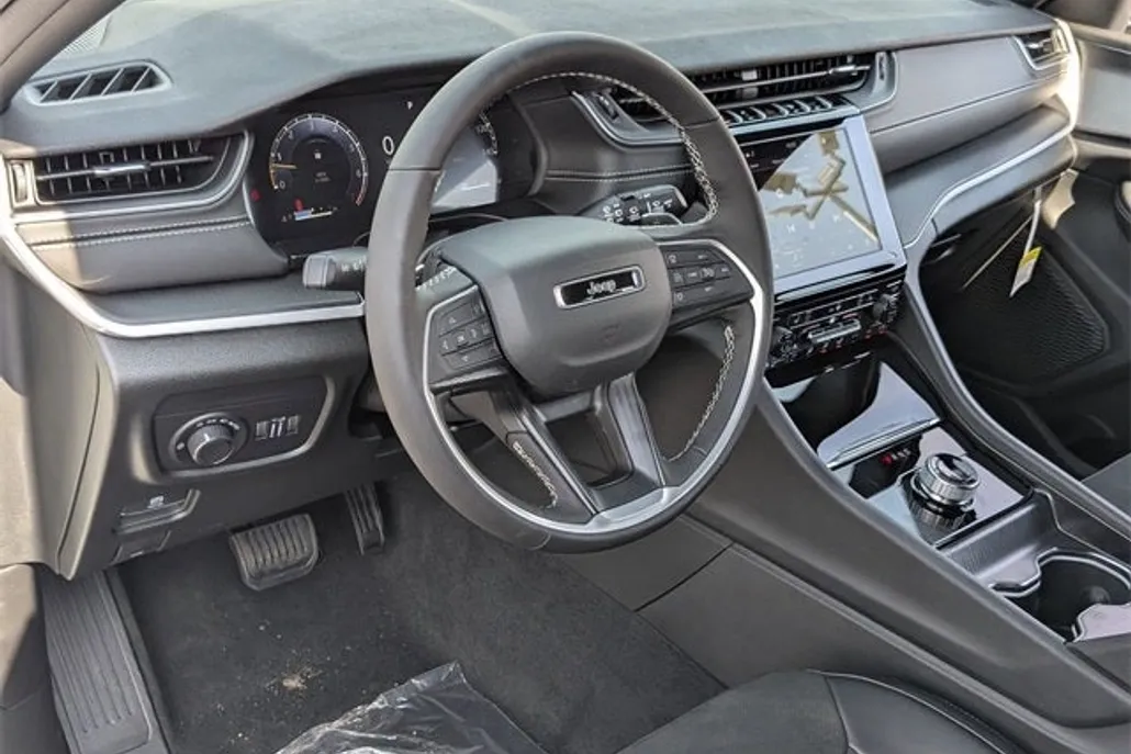 2025 Jeep Grand Cherokee Altitude photo 1