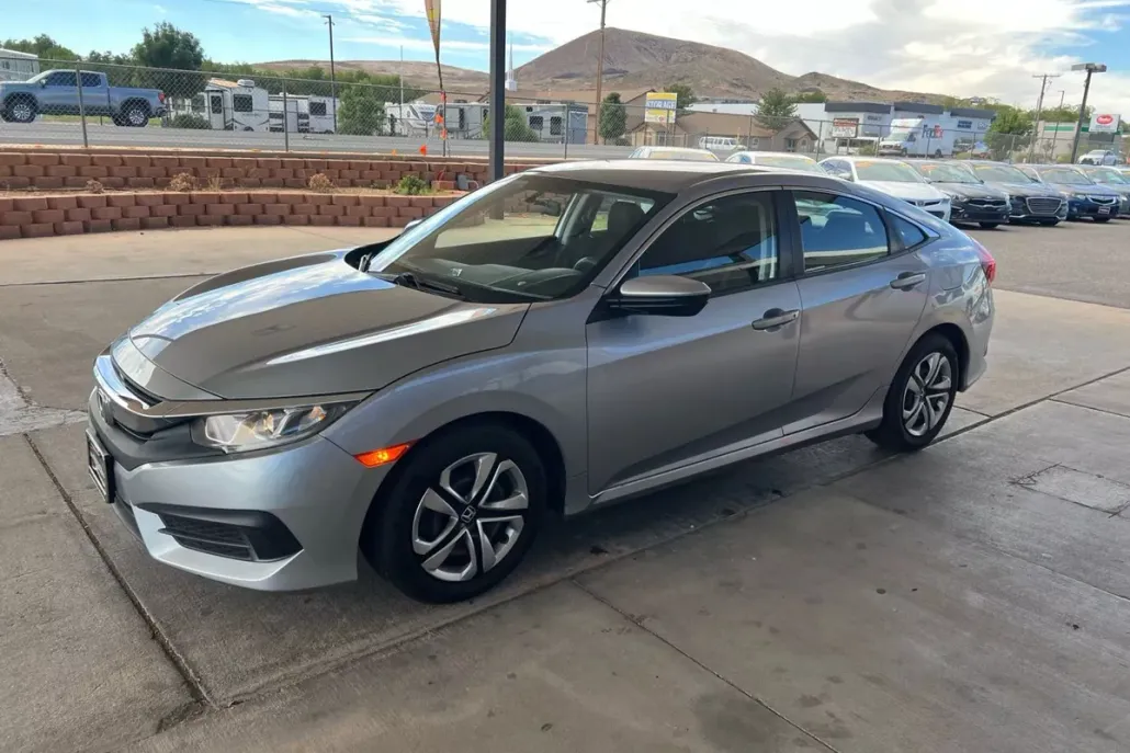 2017 Honda Civic LX photo 1