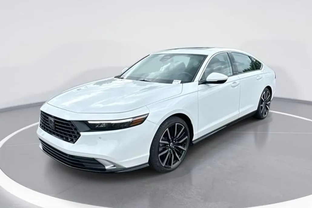 2024 Honda Accord Hybrid Touring photo 1