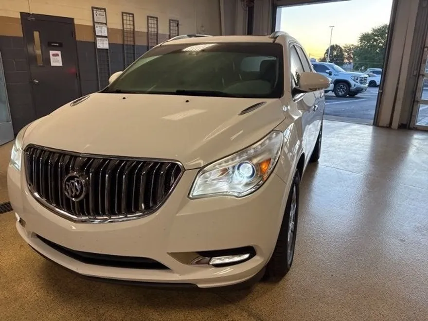 2017 Buick Enclave Leather photo 1