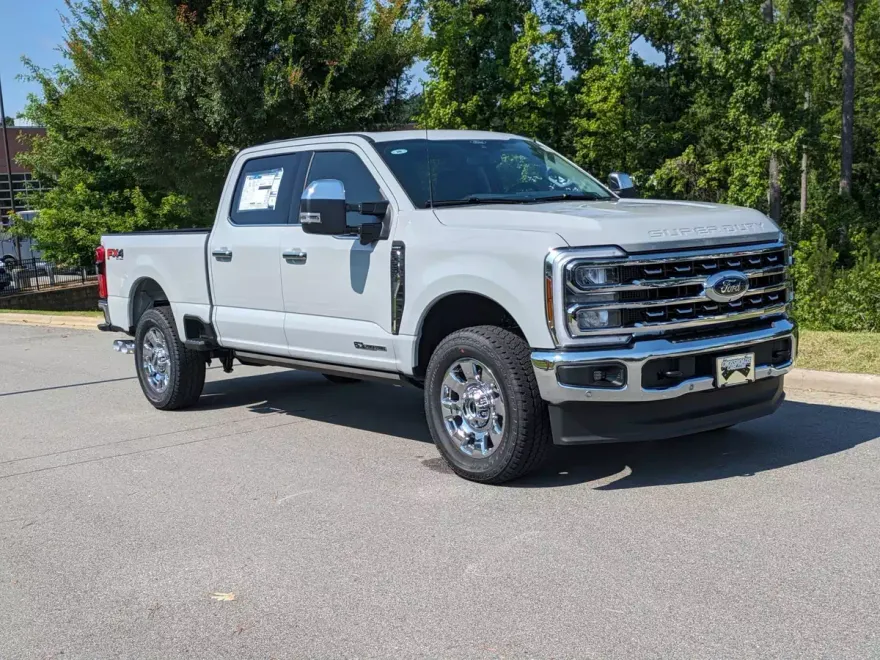 2025 Ford F-250 Lariat photo 1