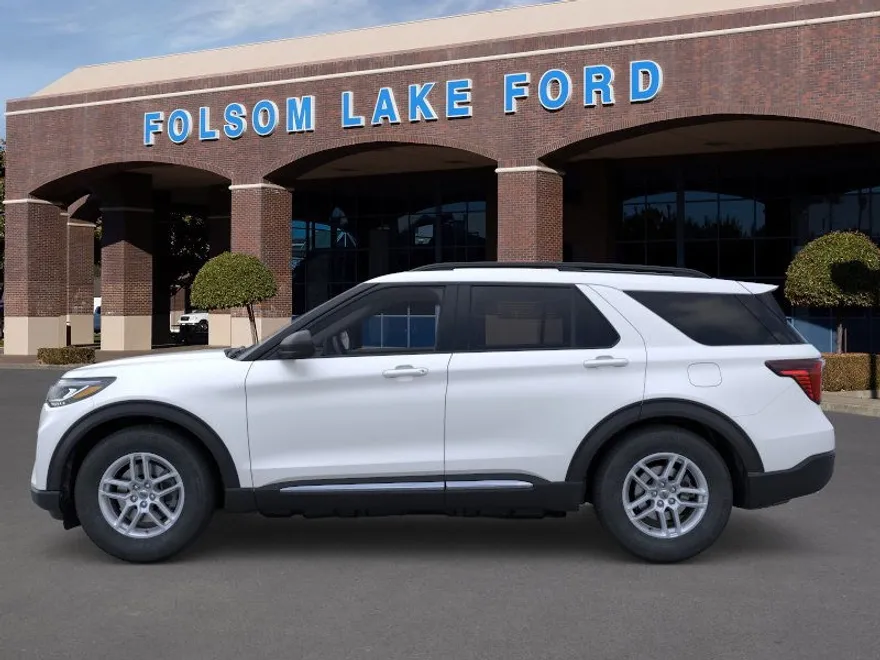 2025 Ford Explorer photo 1