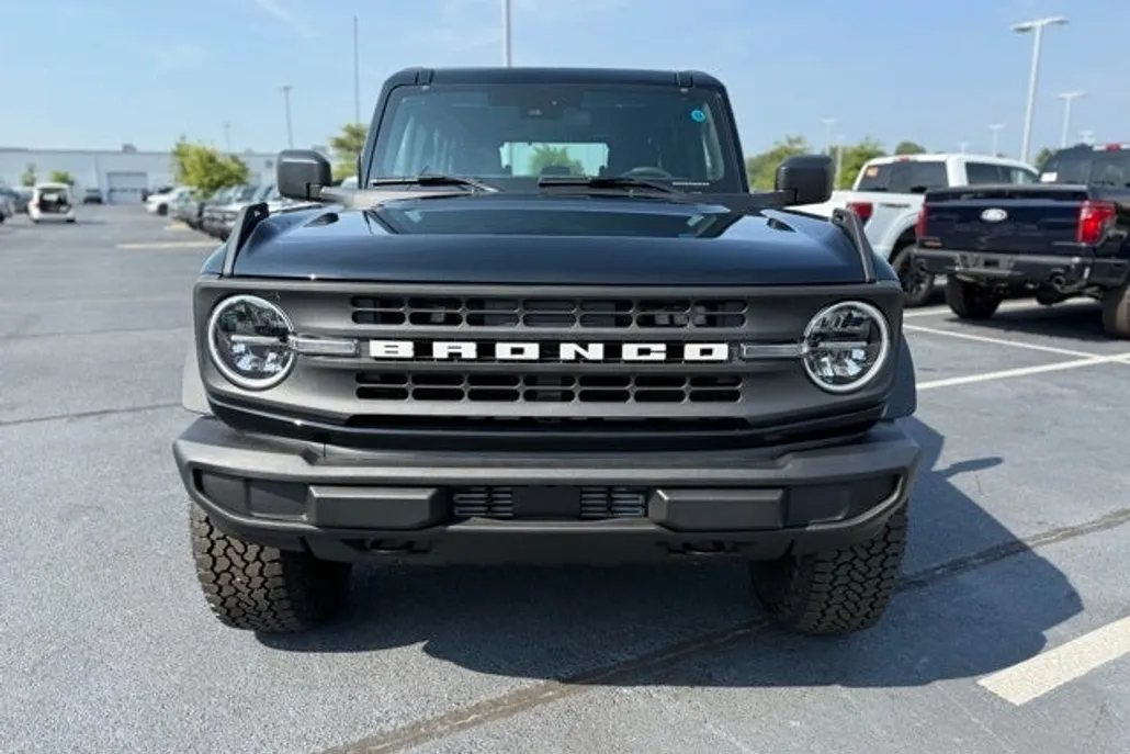 2025 Ford Bronco Base photo 1