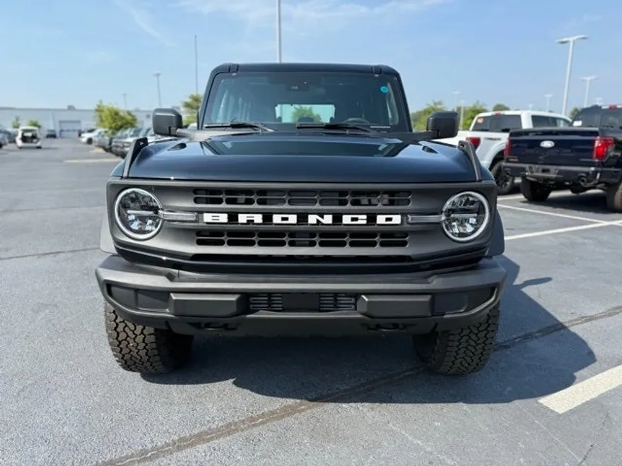 2025 Ford Bronco Base photo 1
